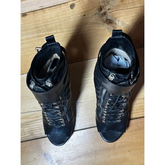 Michael Kors Women's Teagan Boot Heel. Quilted.Lace up shoe.Leather w/ box. Sz 8 - Picture 6 of 12